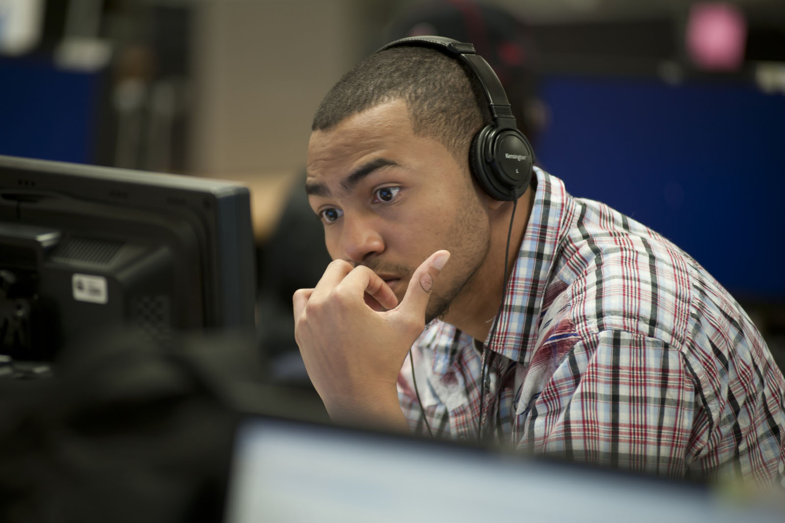 PPSC student on laptop with headphones