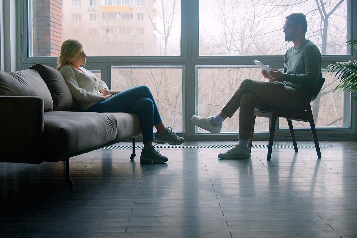 2 people in psychology session 