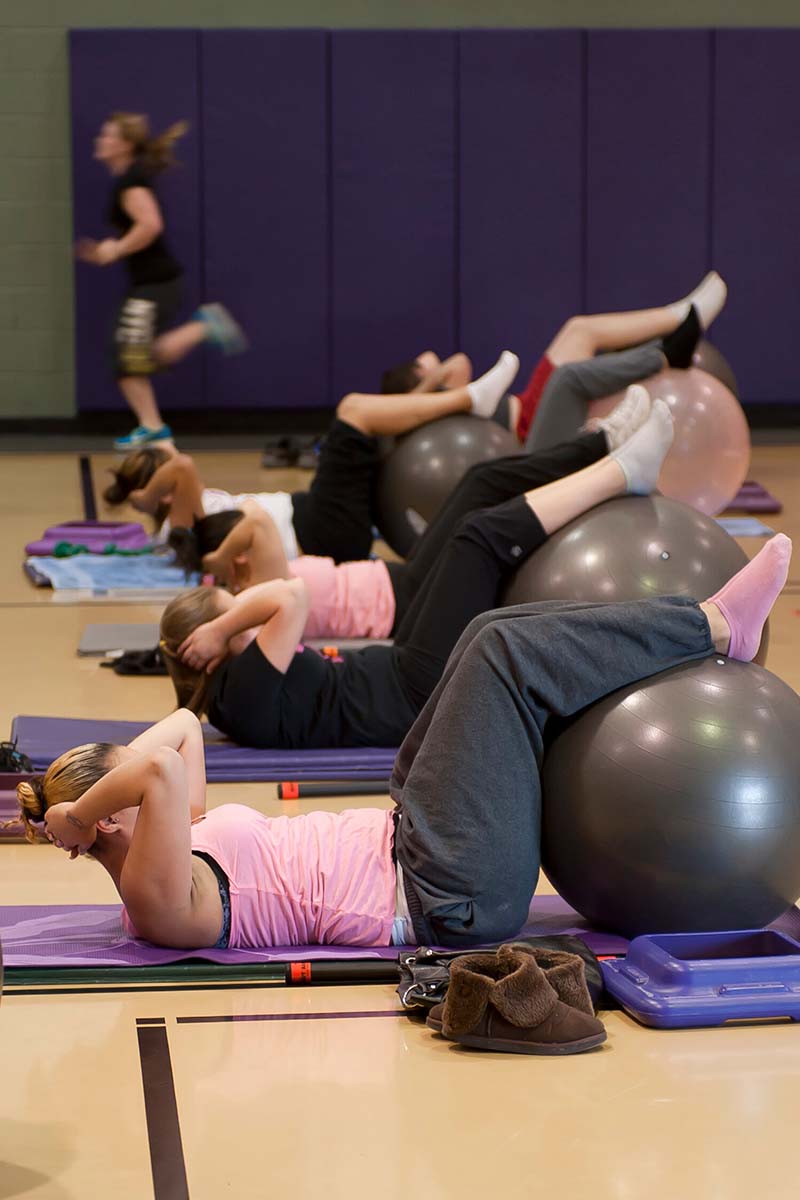 Student working out at the fitness center. 