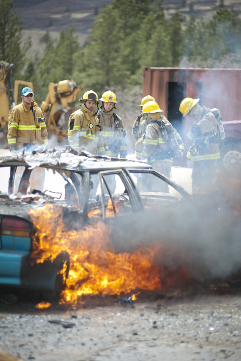 ppsc firefighter students working on vehicle rescue