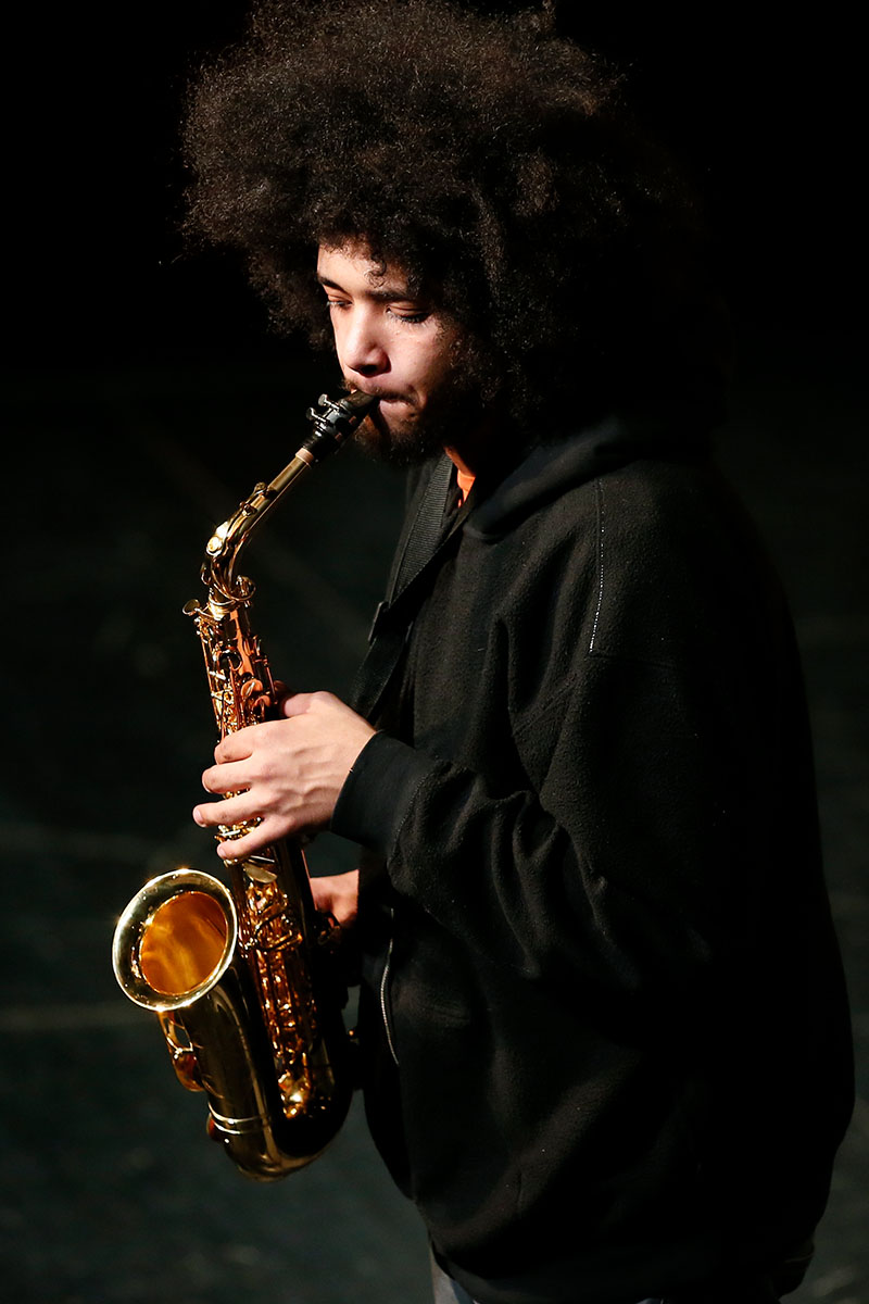 student playing saxaphone 