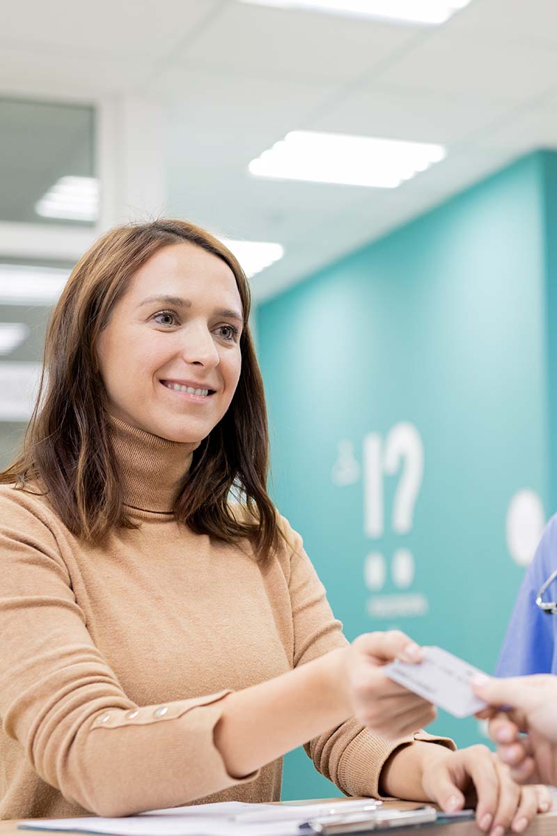 patient handing receptionist credit card